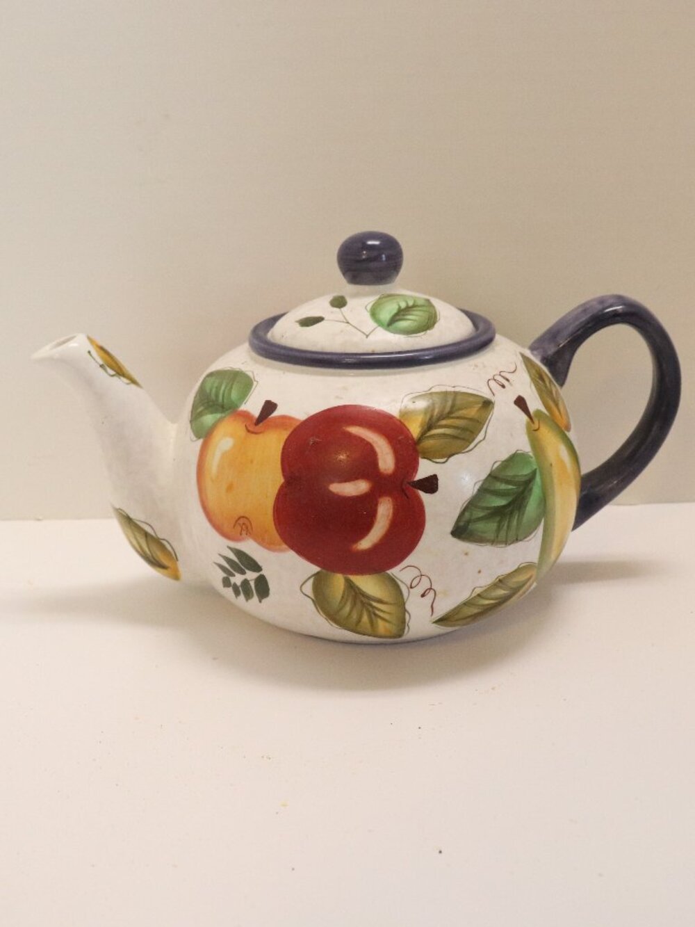 VINTAGE ONEIDA TEAPOT HANDPAINTED "Vintage Fruit" 5 Cup Pot